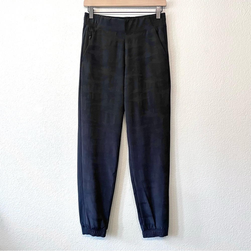 Athleta Pull On Lightweight Subtle Camo Brooklyn Joggers